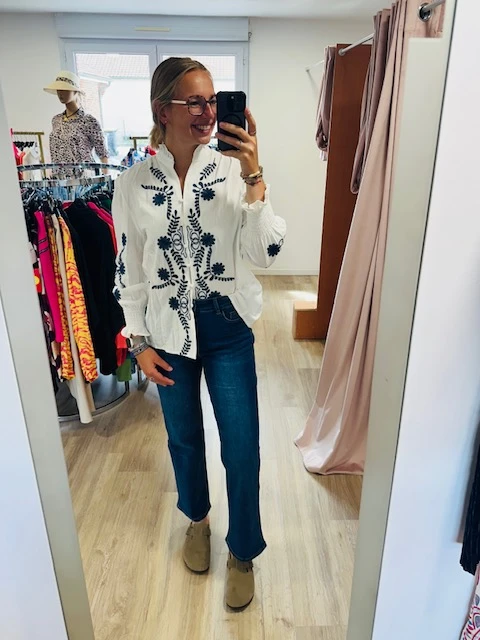 Chemise blanche motifs bleus